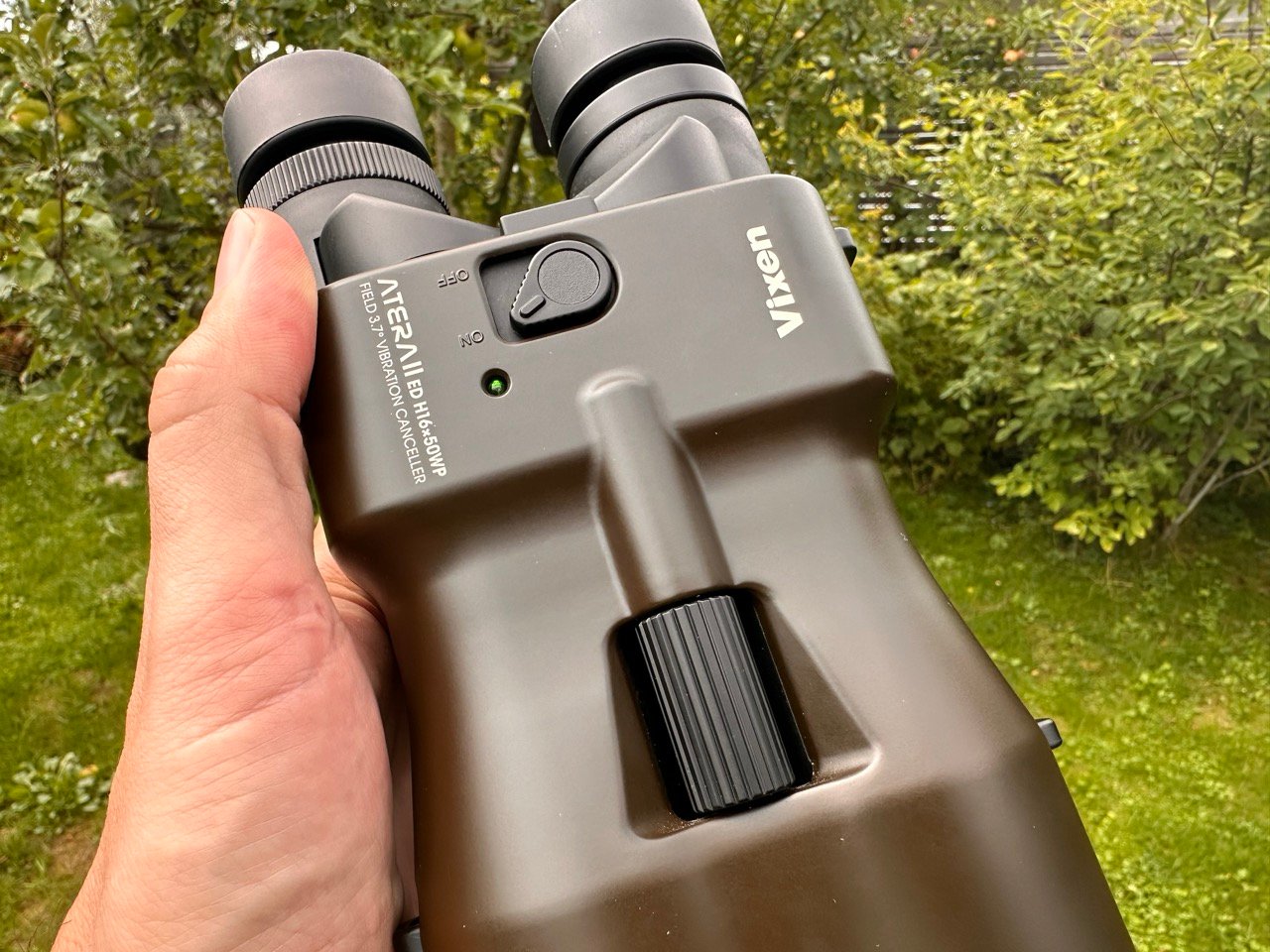 The binoculars feel comfortable in the hand and have an ergonomic design.