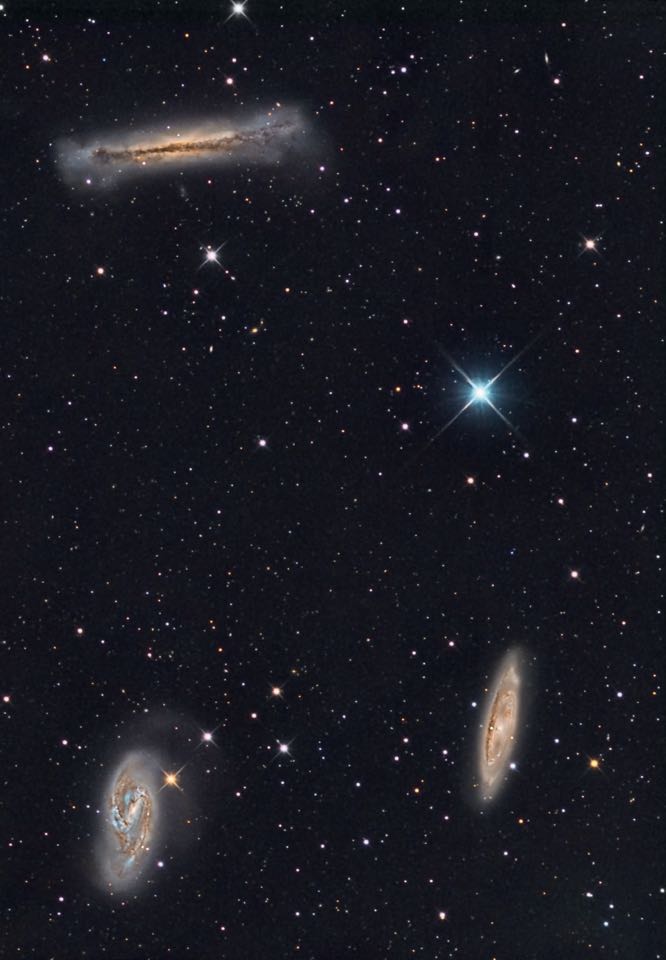 The Leo Triplet: Bottom left M66, right
M65, top NGC 3682. However for city-based
observers the sight is not as brilliant. Sven Junge