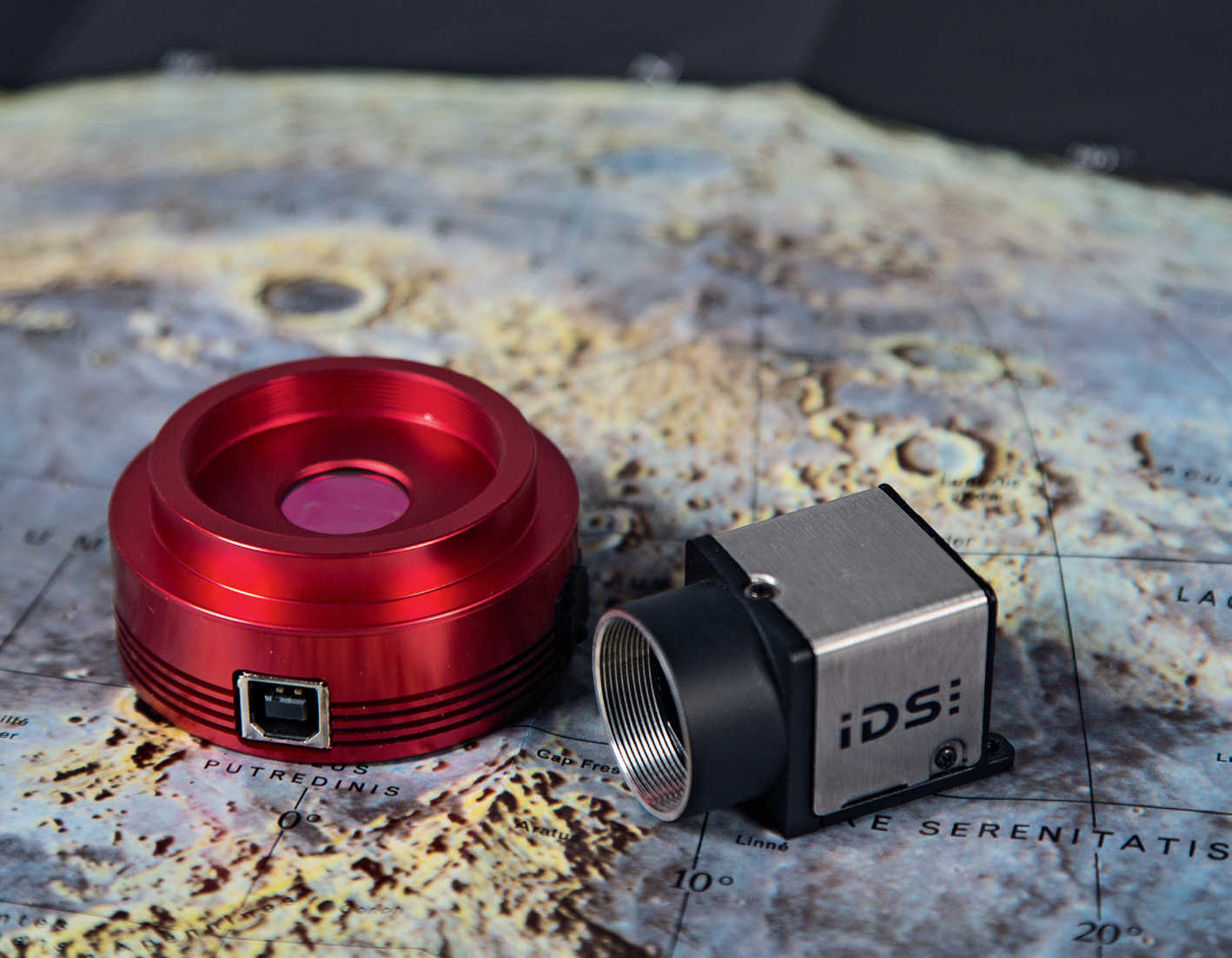 Uncooled CCD cameras have gained acceptance in planetary photography.
Using them, many hundred images can be captured within a short period of time in video format, and then processed on your PC. U. Dittler