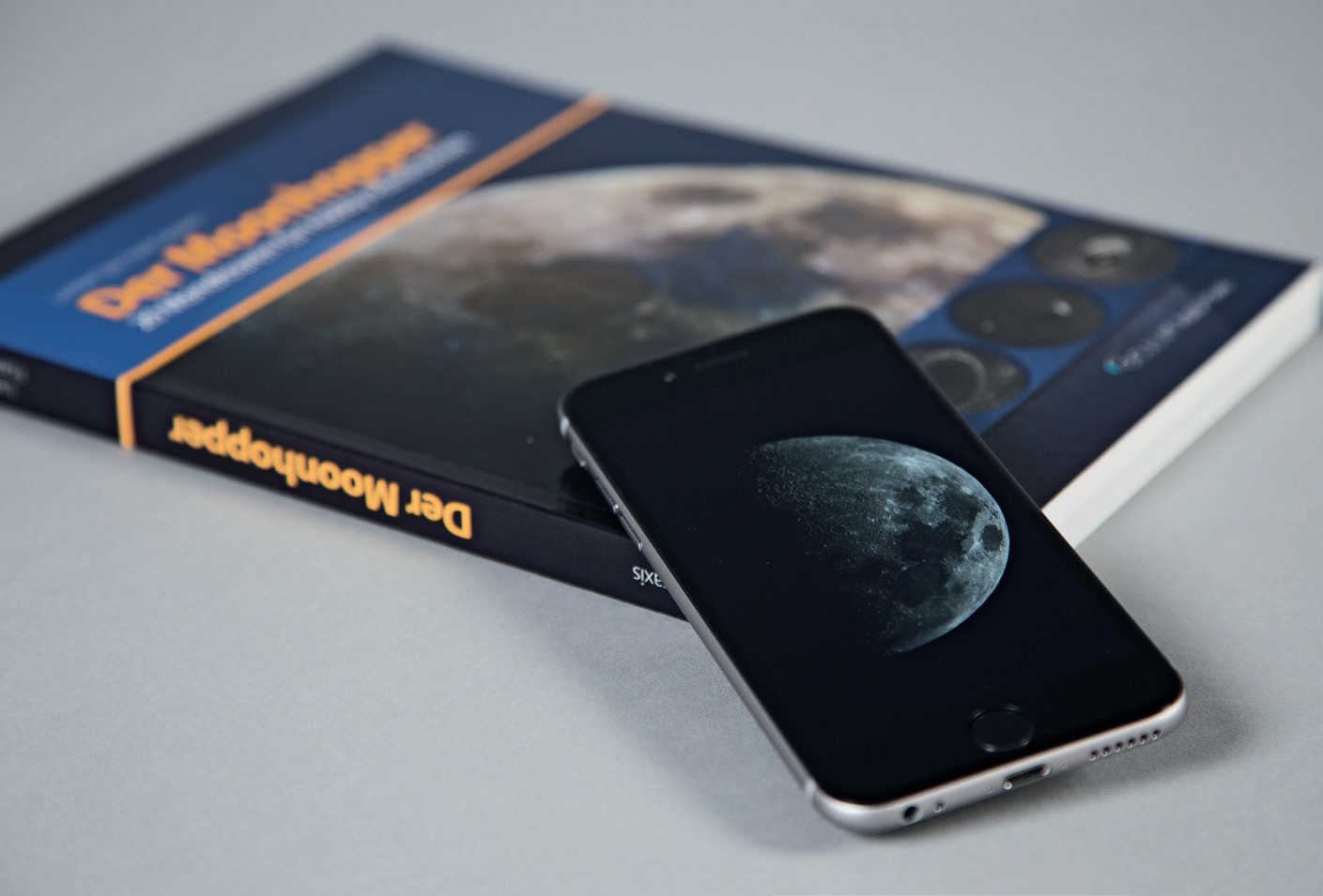 The cameras built into smartphones are getting better and better. Nowadays, these cameras can be used to photograph the brighter objects of our solar system – though they’re rather less suitable for deep sky photography. U.Dittler