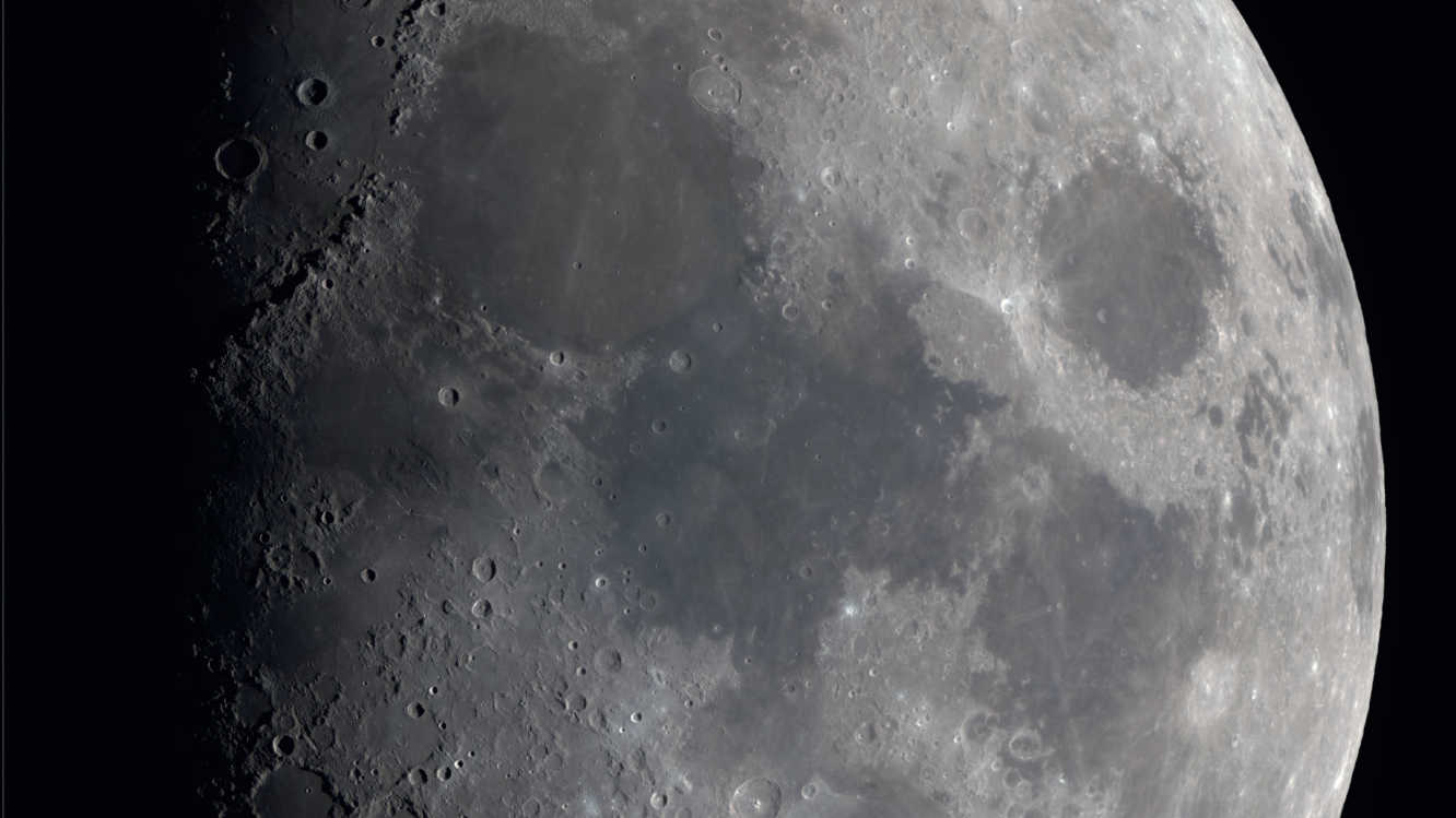 Lunar seas, craters and mountains... the Moon features fantastic landscapes. Mario Weigand