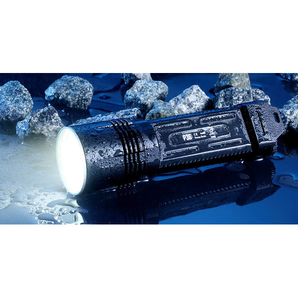 Nitecore Linterna P36