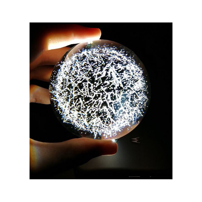 CinkS labs Le costellazioni in una sfera di vetro 3D
