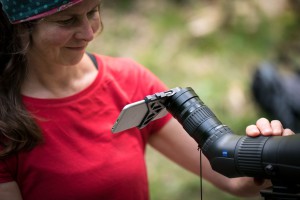 ExoLens Smartphonehalterung, hier am ZEISS Conquest Gavia montiert.